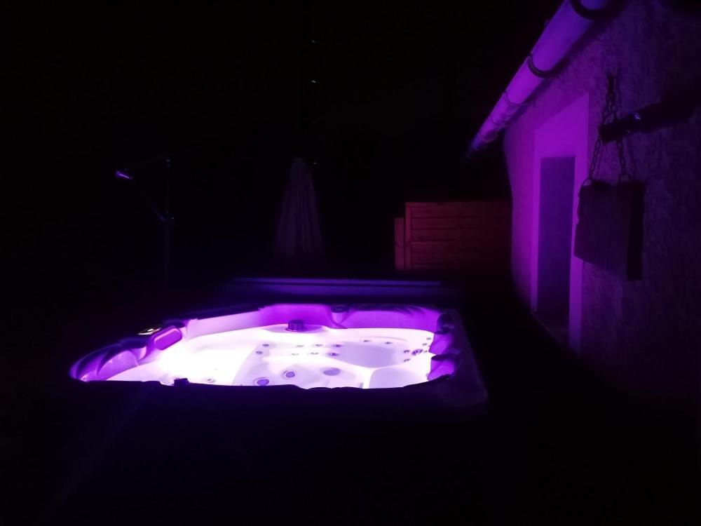 Gite De Charme Spa Privatif L'Oustau Di Tonin มาโลแซน ภายนอก รูปภาพ